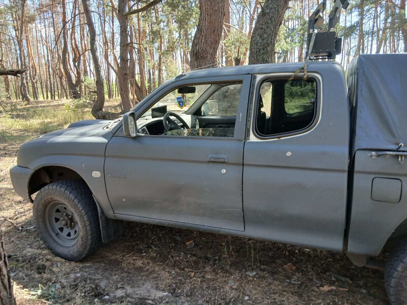 Скло форточка ліва задня Mitsubishi L 200  2002 2.5 Дизель Вараш