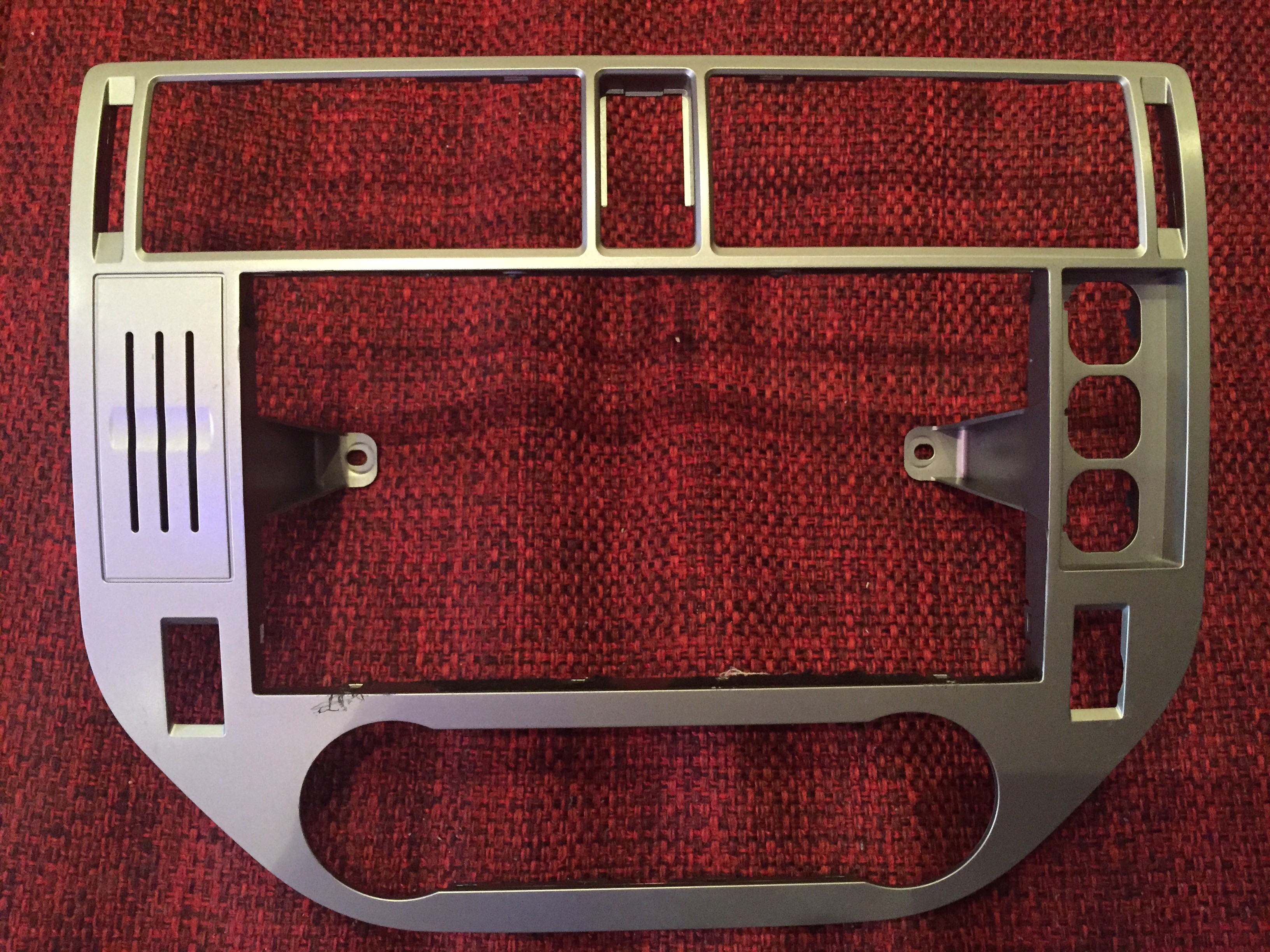 Рамка вокруг магнитолы Ford Kuga  2010 2.5 Бензин 