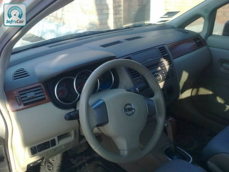Накладка торпеды подрулевая Nissan Tiida C11  2008 1.6 Бензин Белая Церковь