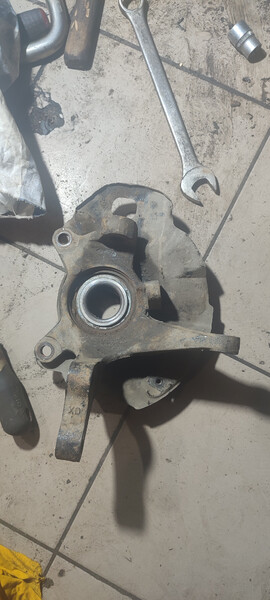 Цапфа ліва Hyundai Elantra  2006 1.6 Бензин 