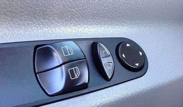 Кнопка стеклоподъемника Mercedes Sprinter 311 2008 г.  2.2 л дизель Никополь