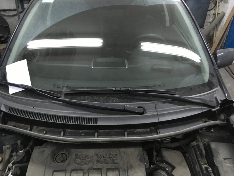Жабо под дворники Toyota Auris  2012 хетчбек 1.6 Бензин 