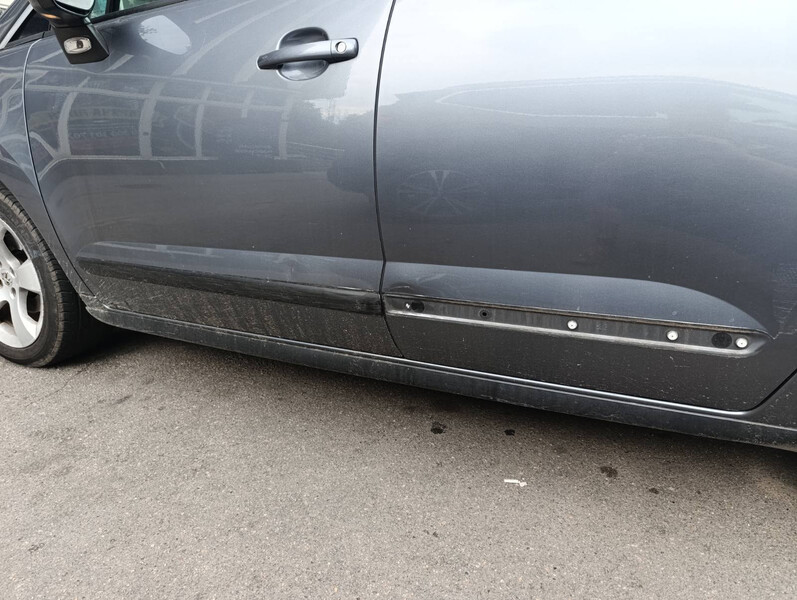 Молдинг двери Peugeot 3008  2011 универсал 1.6 Бензин Запорожье