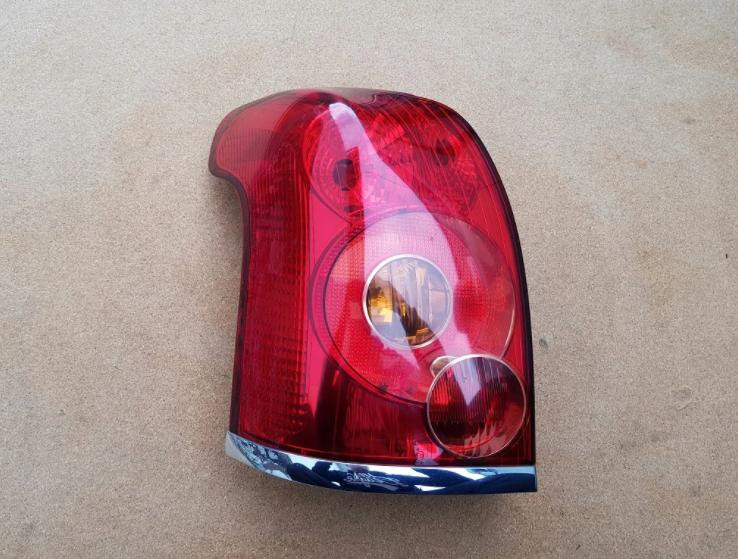 Фонарь задний левый Toyota Avensis  2005 универсал 2.0 Дизель Львов