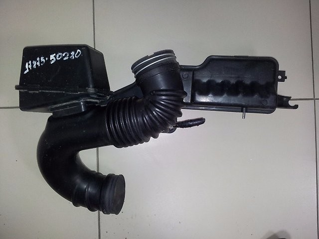 Патрубок повітряного фільтра 17875-50280   Toyota Land Cruiser, Toyota RAV4