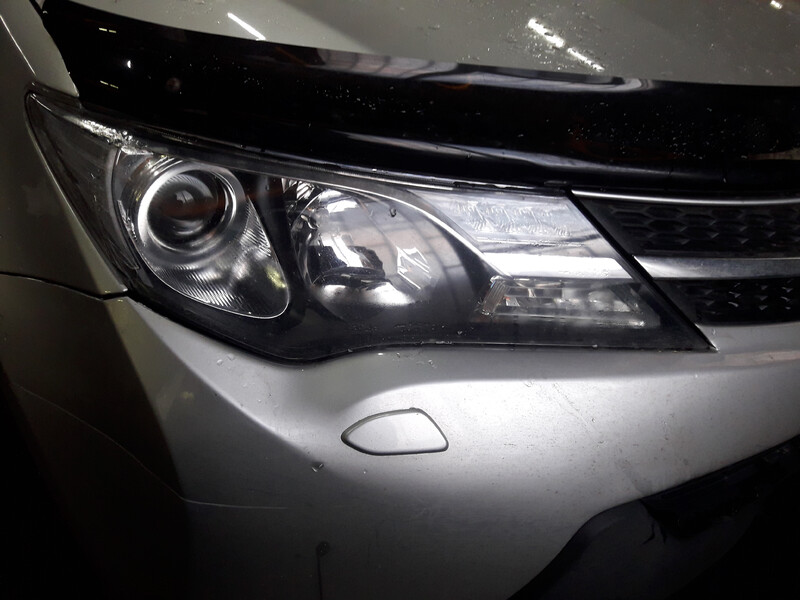 Фара передняя правая Toyota RAV4  2014 2.2 Дизель Киев