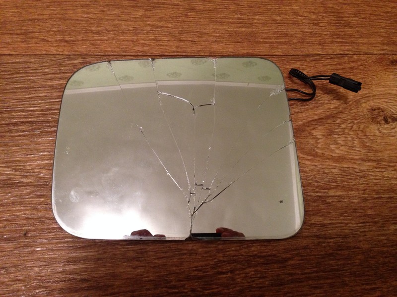 Стекло бокового зеркала заднего вида (левое) Nissan Patrol GR 2000 3.0 Дизель Кировоград