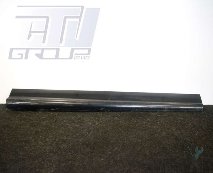 Молдинг двери Audi Q5 2013 г.  2.0 л бензин Ровно