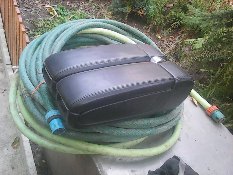 Крышка подлокотника Audi A8 D2 1997 г.  4.2 л бензин Киев