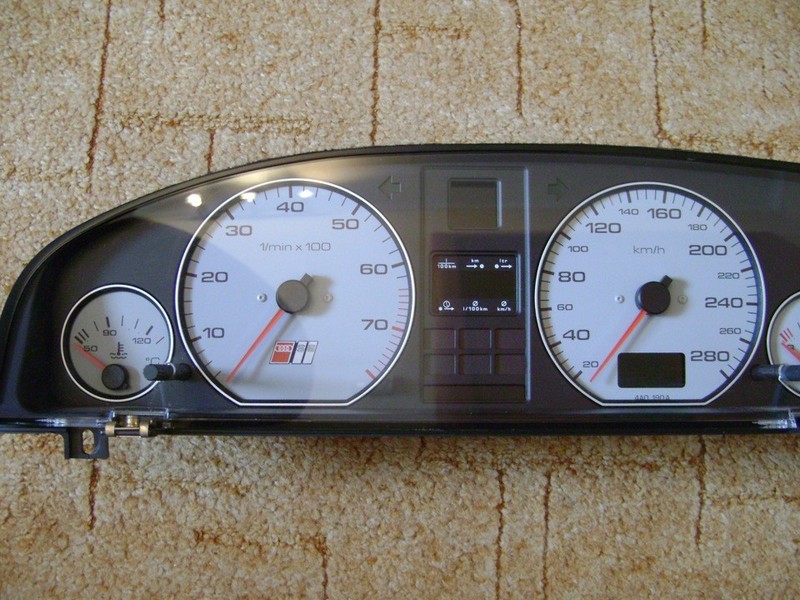 Панель приладів Audi 100 C4  1992 2.6 Бензин 