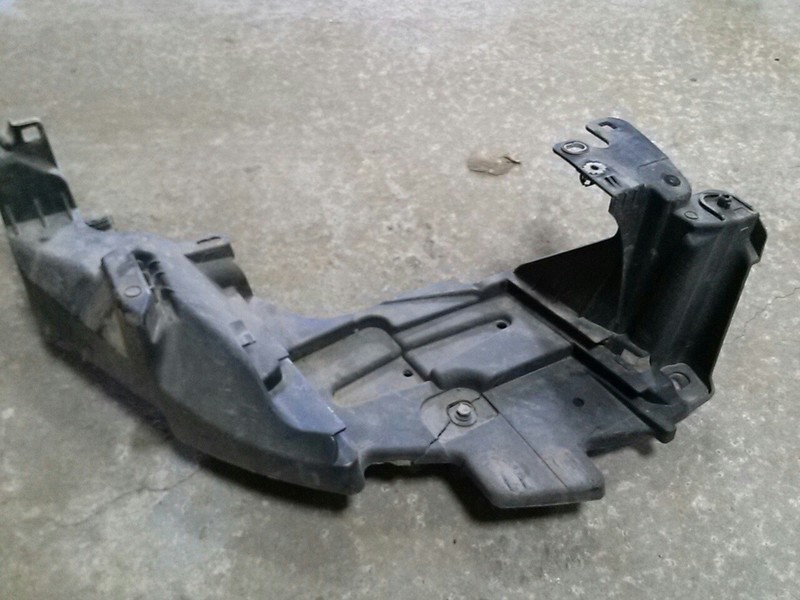 Кронштейн переднього бампера, лівий 622230005R   Renault Megane