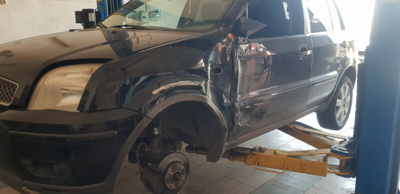 Список деталей в описании Ford Fiesta  2002 хэтчбек  Бензин Одесса