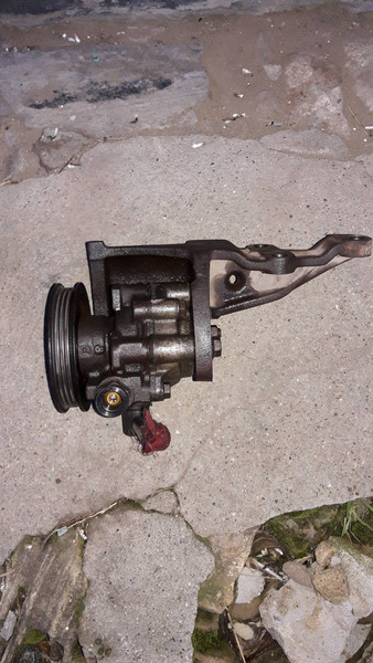 Насос ГУР Toyota Hiace IV bus (H1, H2) 2.4TD 4WD (H18/28) Киев