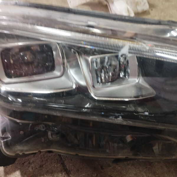 Передня фара Nissan Leaf  2019  Электро 