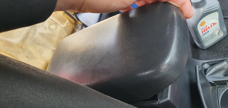 Підлокітник Toyota Corolla E150  2011 1.6 Бензин 