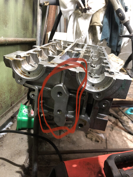 Головка блока цилиндров AE8G-6090-A7A   Ford Focus