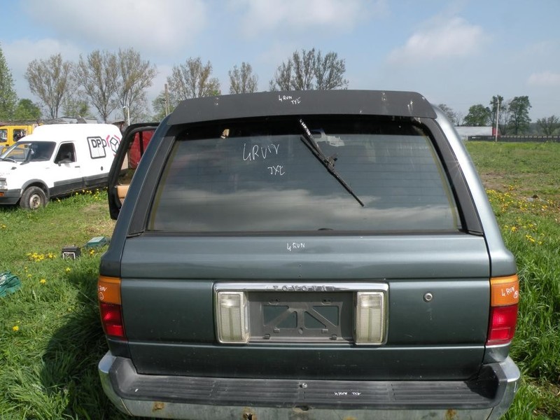 Стекло заднее Toyota Hilux  1995 3.0 Бензин Одесса