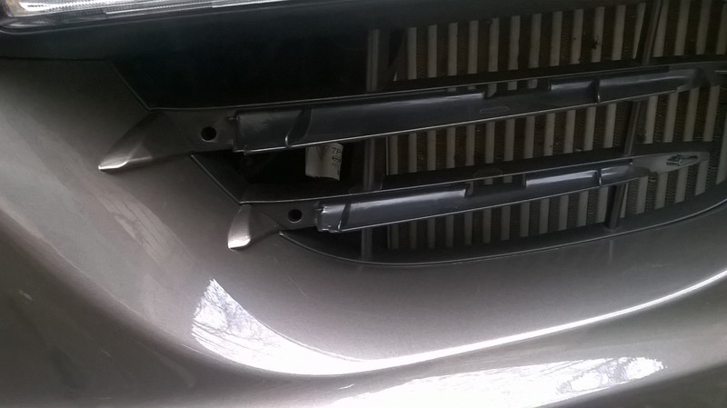 Решетки в воздузоводы пр. и лев. Porsche Cayenne  2011 3.0 Бензин Киев