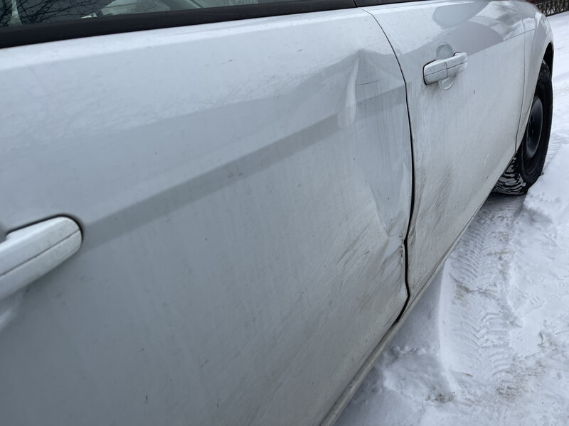 Двері передні голі Ford Focus 2  2009 універсал 1.6 Дизель 