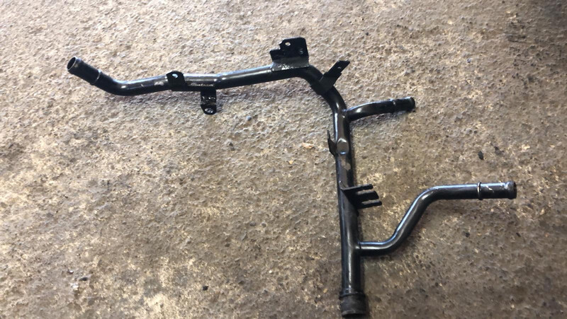 Трубка тосолу Volkswagen Golf 4  2001 хэтчбек 1.9 Дизель Снятин