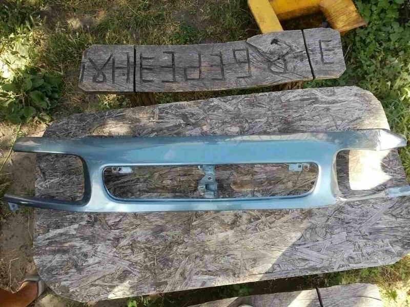 Решетка радиатора Daihatsu Applause 1992 г.  1.6 л бензин Ровно