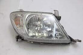 Правая фара Toyota Hilux  2008 3.0 Дизель Константиновка