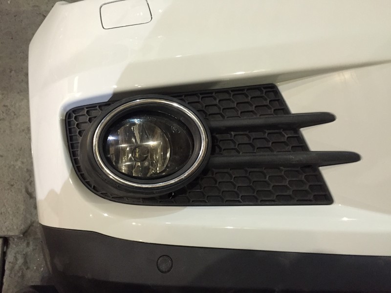 Решетка туманки левая Volkswagen Tiguan 2012 р.  2.0 л дизель Одеса