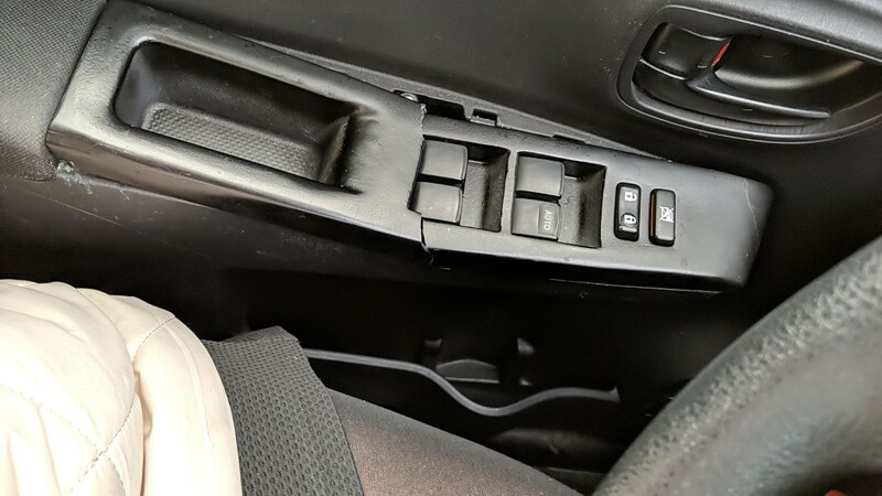 Блок керування склопідйомниками Toyota Yaris  2012 хетчбек 1.3 Бензин 