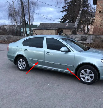 Молдінг передньої правої і задньої правої двері Skoda Octavia A5  2012 1.6 Бензин 