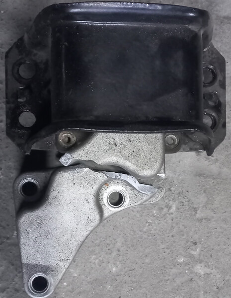 Подушка двигуна Peugeot 307  2002 універсал 2.0 Бензин 