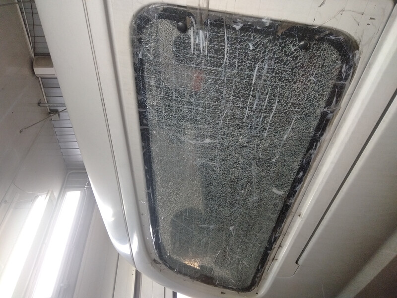 Стекло боковое правое кузовное заднее жабра Hyundai H1  2001 2.4 Бензин Киев