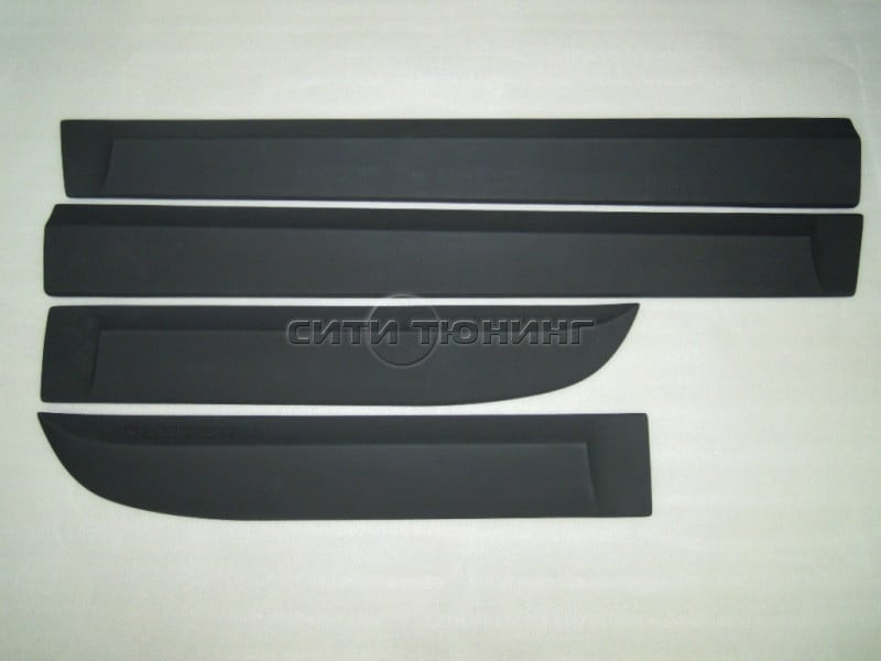 Молдинги дверей Renault Duster 2016 г.  1.5 л дизель Запорожье