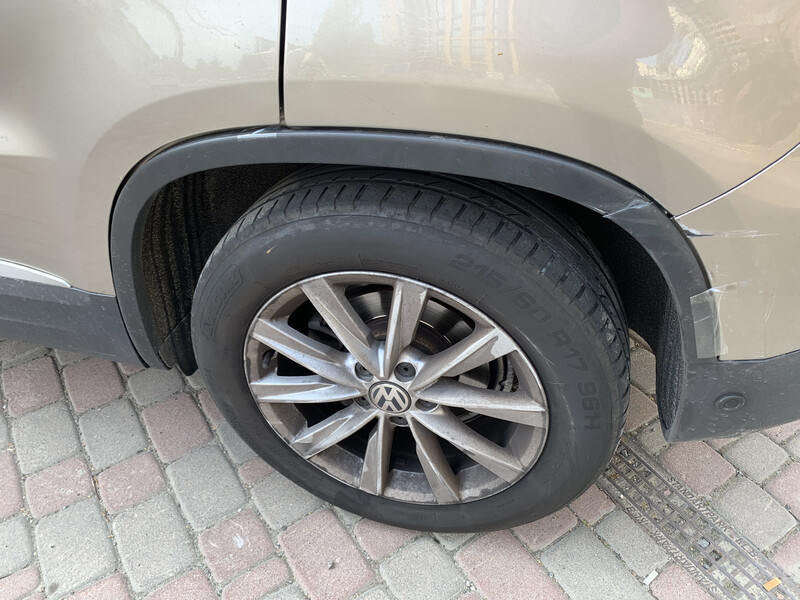 Молдинг крила Volkswagen Tiguan  2012 2.0 Дизель 