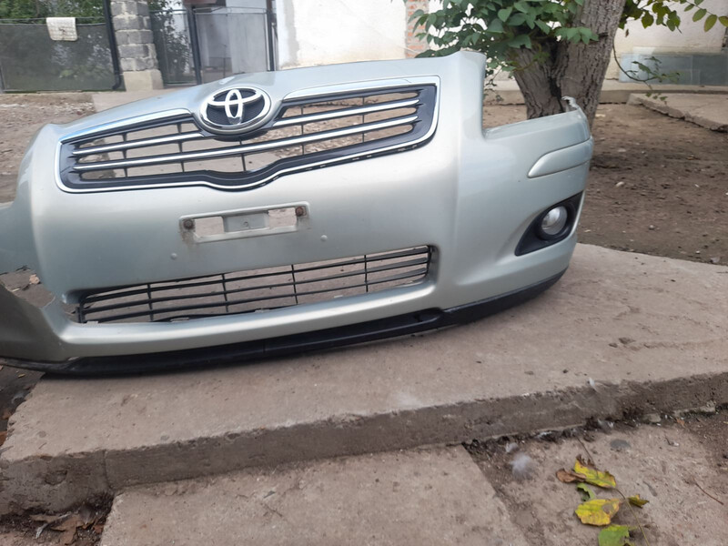 Бампер передній Toyota Avensis  2006  Электро 
