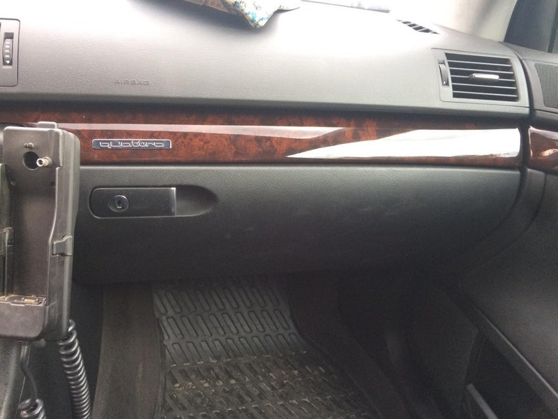 Крышка бардачка Audi A4 2001 г.  2.5 л дизель Харьков