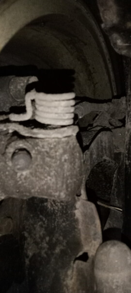 Пружина суппорта Mazda 5 универсал 2015 г.  2.5 л бензин Бровары