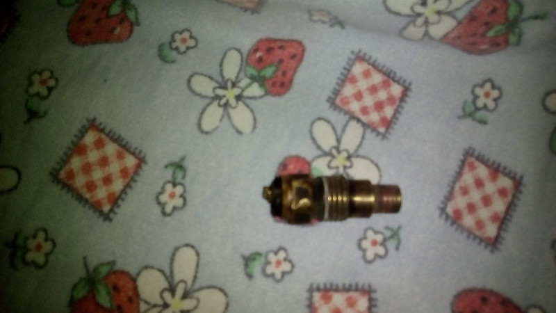 Датчик температуры двигателя Nissan Bluebird универсал 1988 г.  2.0 л дизель Николаев