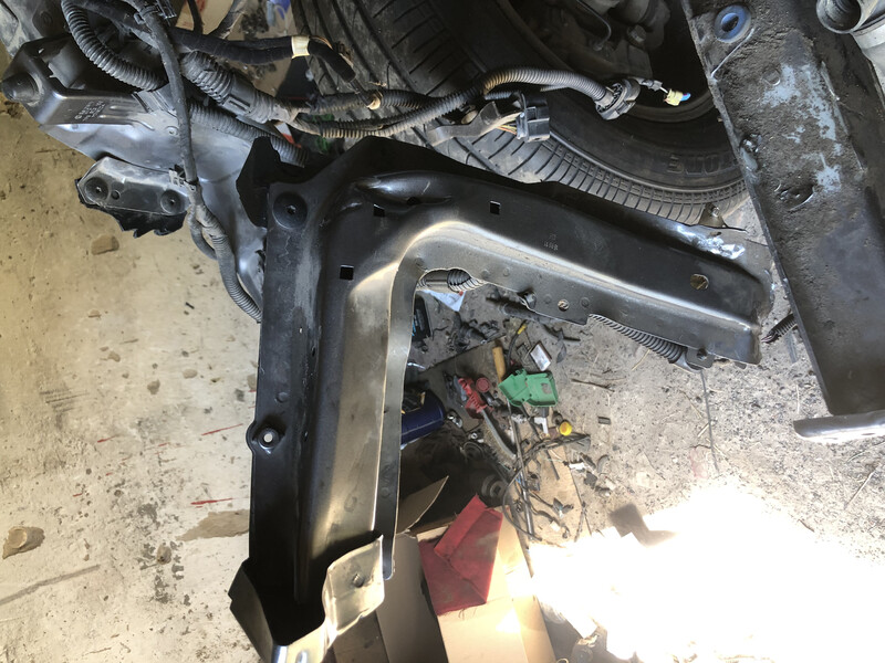 Лонжерон передній верх (опора рамки радіатора) Volkswagen Touareg  2011 3.0 Дизель Бершадь