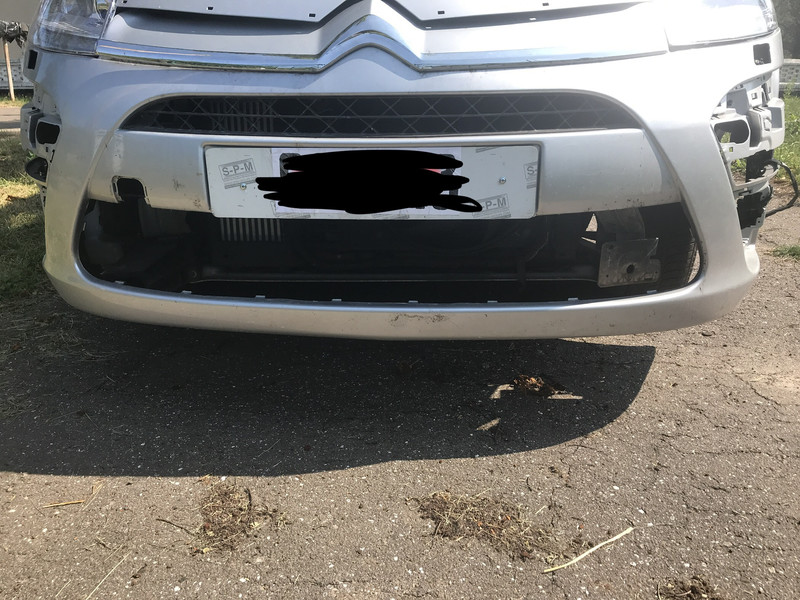 Решетка бампера Citroen Grand C4 Picasso универсал 2012 г.  1.6 л дизель Дубно