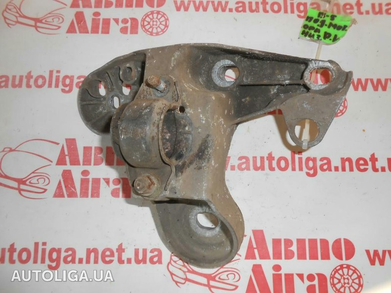 Кронштейн опоры двигателя правый Volkswagen Passat 3B2 двиг. AHL 1998 универсал 1.9 Дизель Хмельницкий