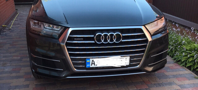 Решетка радиатора Audi Q7  2016 3.0 Дизель Ровно