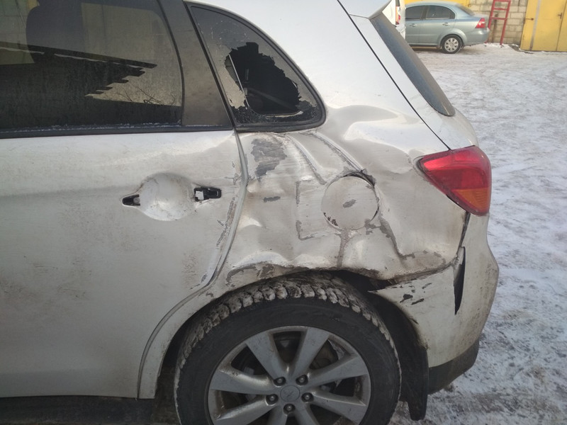 Стекло задней левой четверти Mitsubishi ASX  2013 хэтчбек 2.0 Бензин Киев