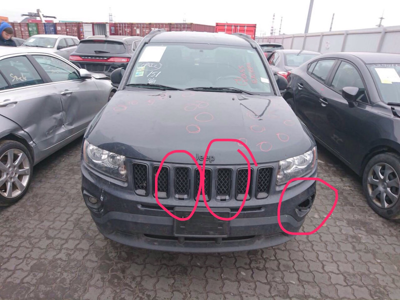 Решетка радиатора Jeep Compass  2014 2.4 Бензин Ровно