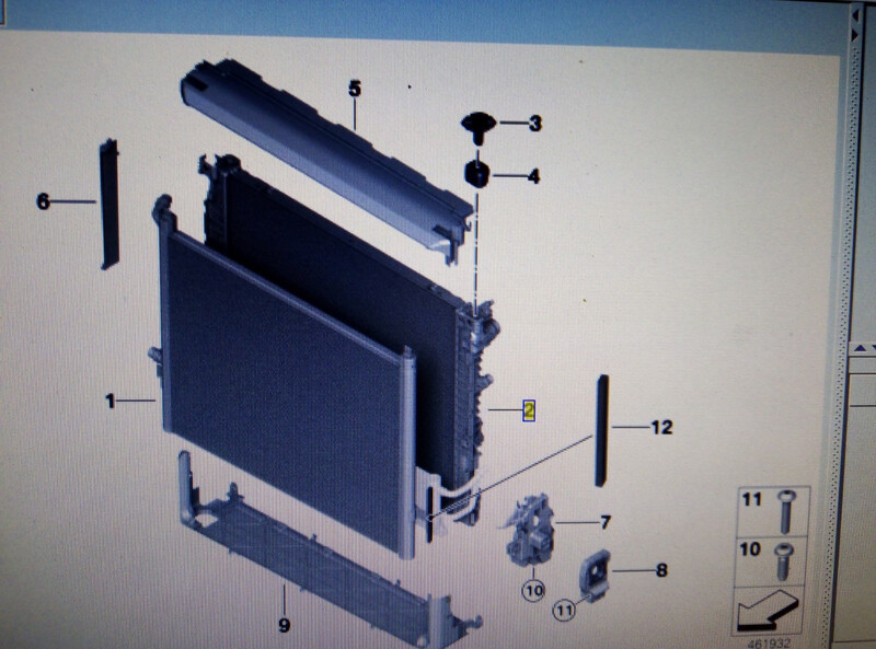 Радиатор 17118632404   BMW 7 Series