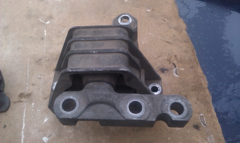 Подушка двигателя передняя правая Opel Vectra C  2004 2.2 Дизель Гадяч