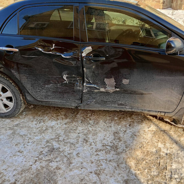 Двері права сторона в колір Toyota Corolla E140  2008 1.6 Бензин 