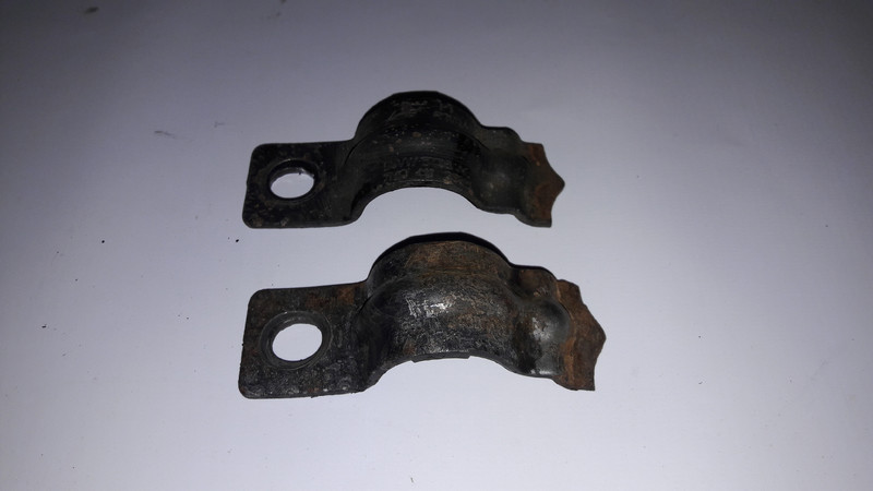 Скоба стабілізатора 7M0 411 333B   Mitsubishi Lancer X, Seat Altea, Volkswagen Sharan