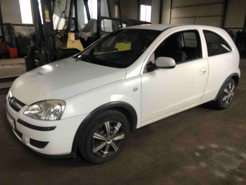 Стекло двери левое Opel Corsa C хэтчбек 2003 г.  1.3 л дизель