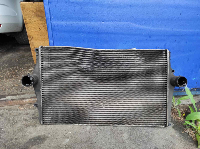 Радиатор интеркулера Volvo V70 универсал 2002 г.  2.0 л бензин