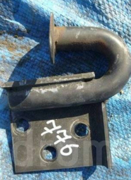 Передний сцепной крюк Nissan Patrol Y60  1994 2.8 Дизель Бровары